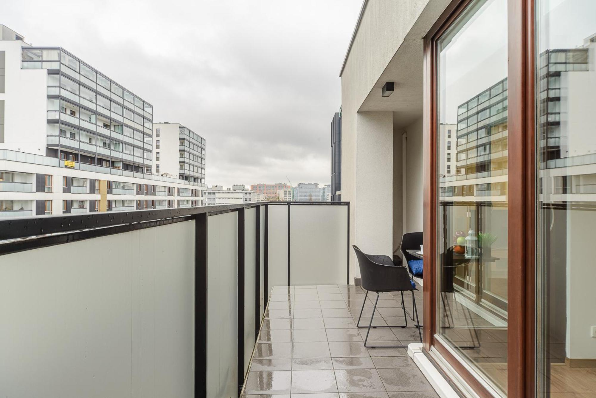 Cozy Family Apartments With Balcony Near Zlote Tarasy وارسو الغرفة الصورة