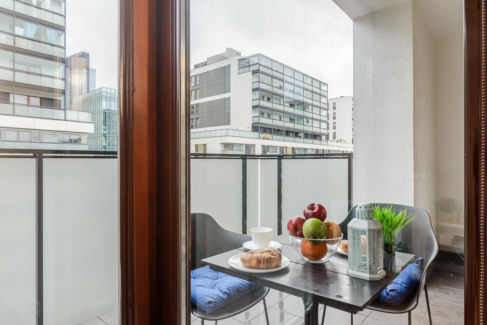 Cozy Family Apartments With Balcony Near Zlote Tarasy وارسو الغرفة الصورة