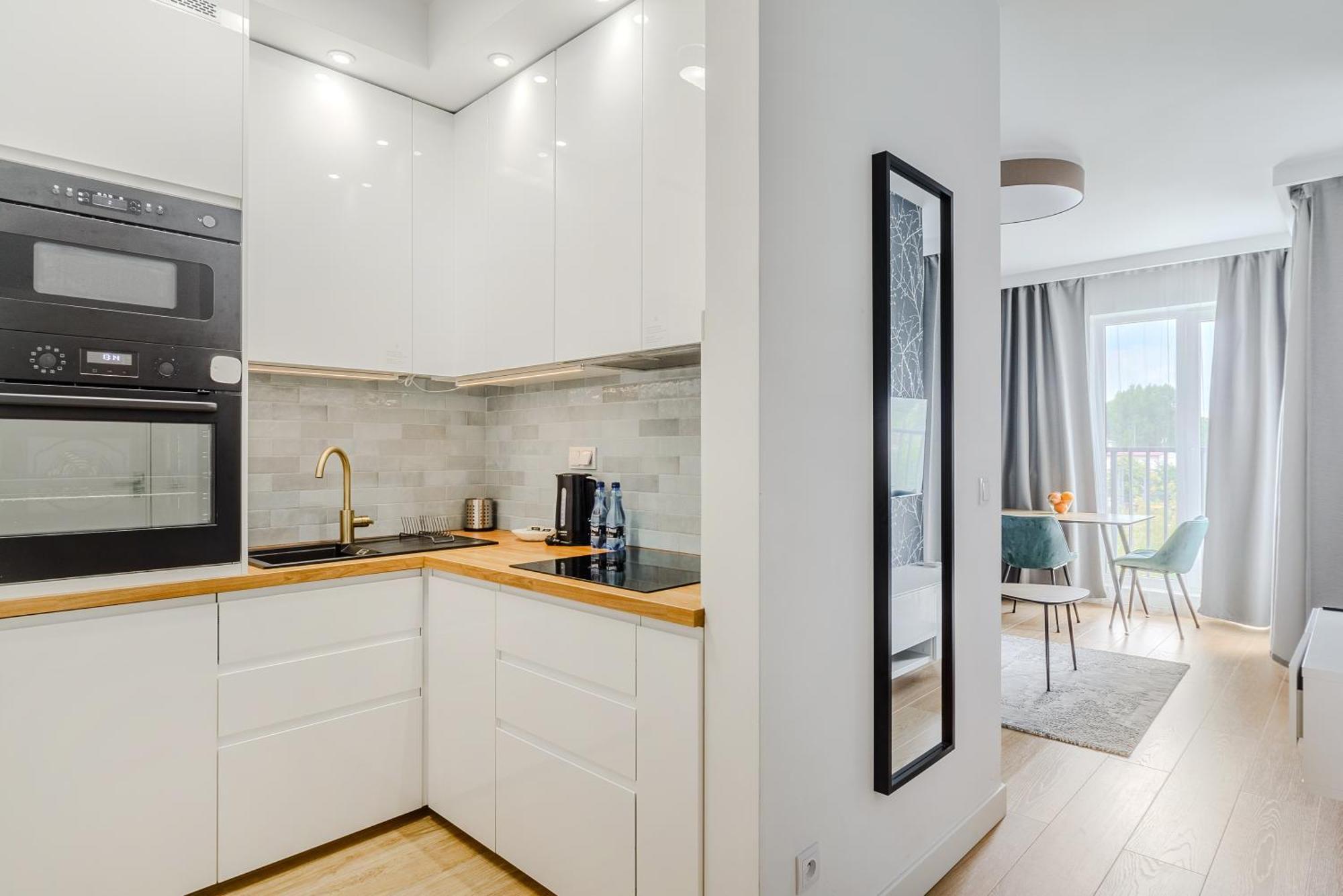 Cozy Family Apartments With Balcony Near Zlote Tarasy وارسو الغرفة الصورة