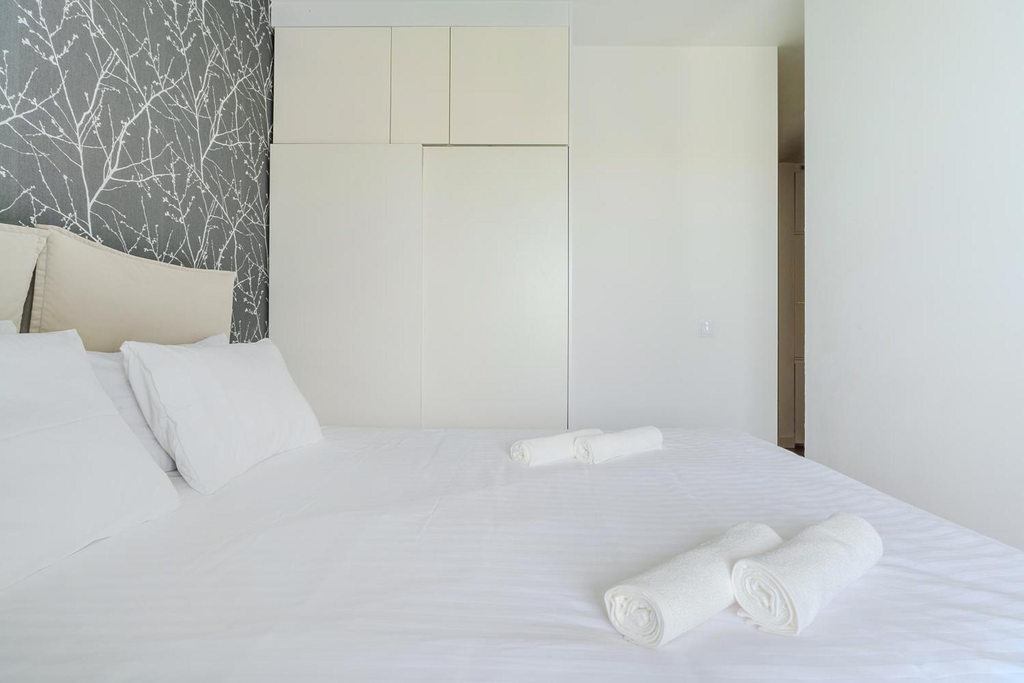 Cozy Family Apartments With Balcony Near Zlote Tarasy وارسو الغرفة الصورة